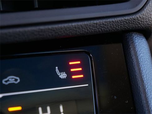 Certified 2025 Volkswagen Jetta SE image 33