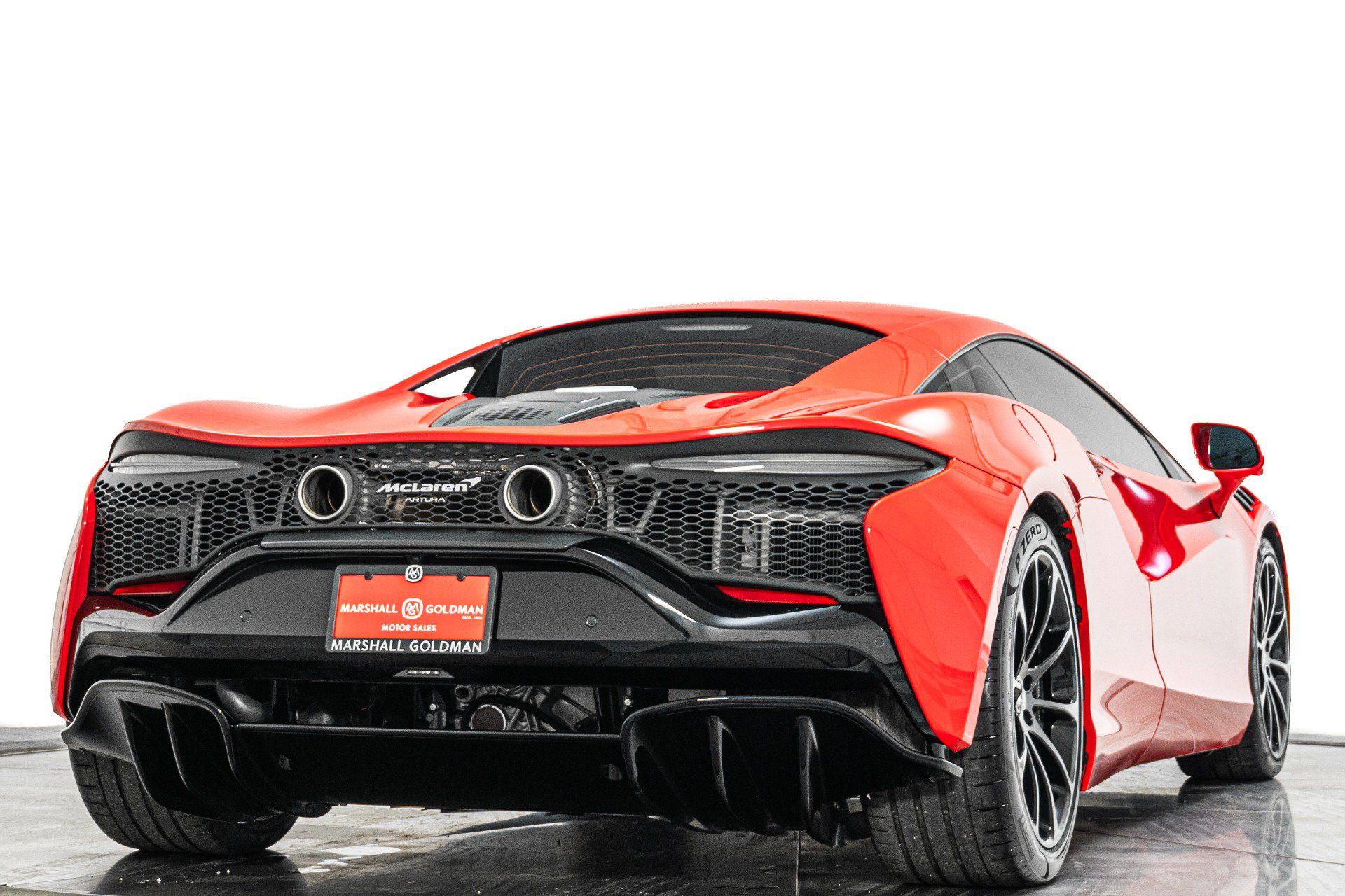 Used 2023 McLaren Artura RWD image 9