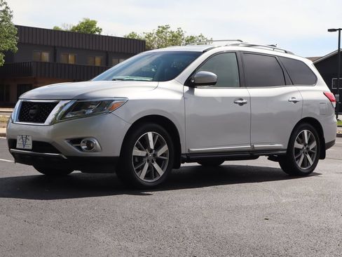 Used 2016 Nissan Pathfinder Platinum AWD/4WD image 11