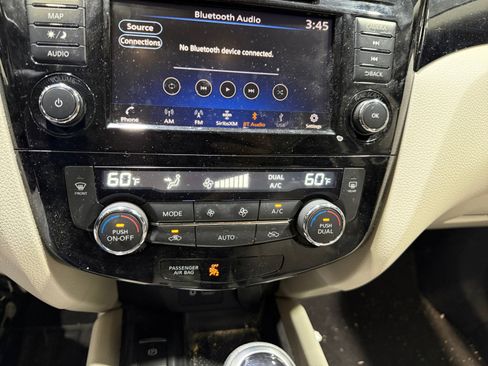 Used 2021 Nissan Rogue Sport SL w/ Premium Package image 31