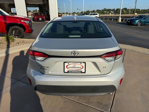 Used 2025 Toyota Corolla LE FWD image 9