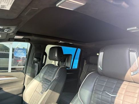Used 2025 Cadillac Escalade ESV Sport Platinum w/ LPO, ONYX Package AWD/4WD image 15