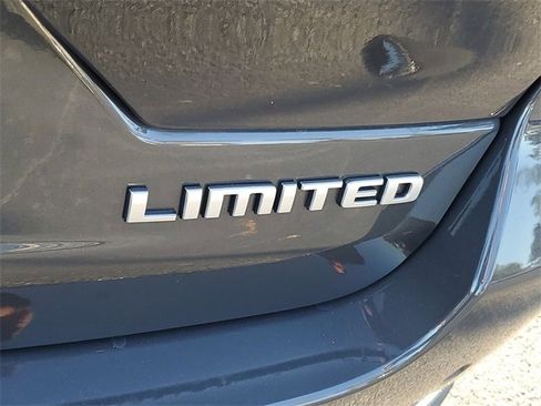 Used 2025 Jeep Grand Cherokee Limited w/ Luxury Tech Group II image 11