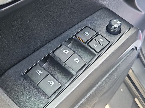 Used 2022 Toyota Tacoma TRD Off-Road AWD/4WD image 15