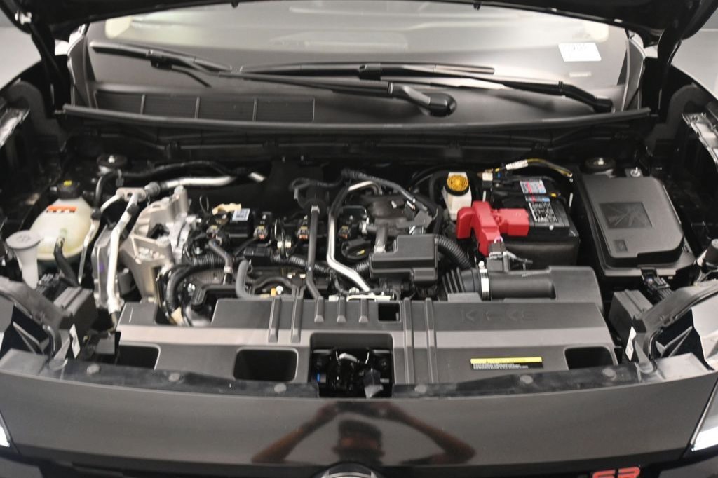 Used 2026 Nissan Kicks SR FWD image 31