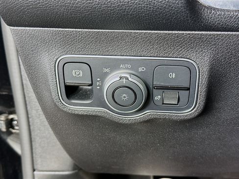 Used 2023 Mercedes-Benz GLB 250 image 15