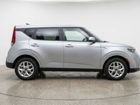 Used 2025 Kia Soul LX w/ LX Technology Package FWD image 11