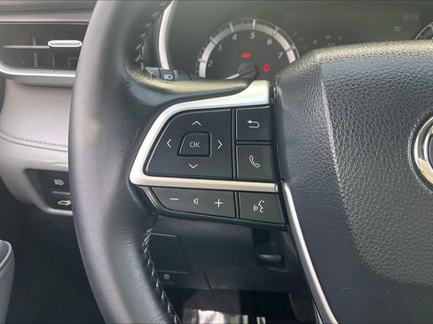 Used 2023 Toyota Highlander XLE image 22