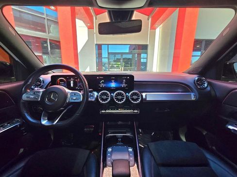 Used 2022 Mercedes-Benz GLB 250 4MATIC image 23