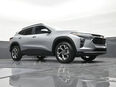 Used 2024 Chevrolet Trax LT w/ Driver Confidence Package FWD image 26