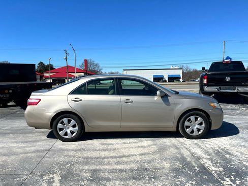 Used 2007 Toyota Camry XLE image 2