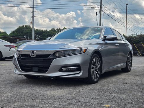 Used 2018 Honda Accord Touring image 2