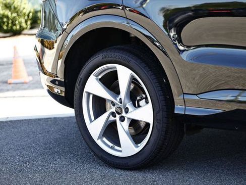 Certified 2025 Audi Q5 Premium Plus w/ Premium Plus AWD/4WD image 6