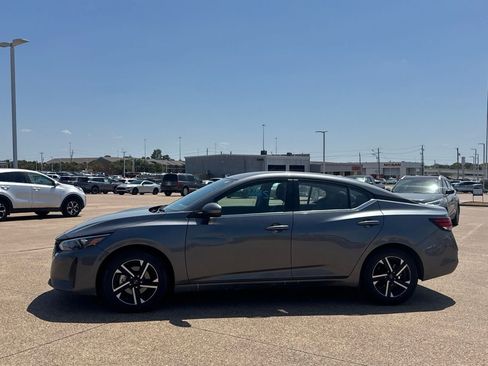 Certified 2025 Nissan Sentra SV FWD image 10
