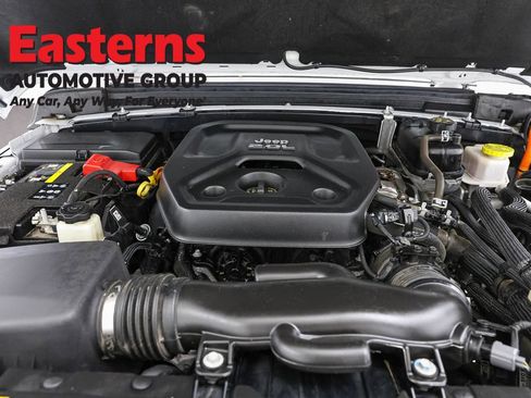 Used 2022 Jeep Wrangler Unlimited Sahara w/ Cold Weather Group AWD/4WD image 7