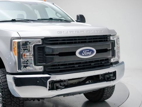 Used 2017 Ford F350 XL image 4