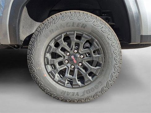 New 2026 GMC Canyon Elevation w/ Convenience Package image 9