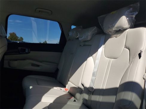 New 2026 Kia Sorento S image 9