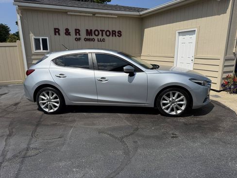 Used 2017 MAZDA MAZDA3 Touring FWD image 2