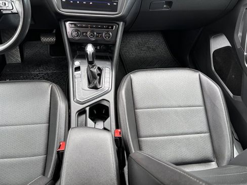 Used 2020 Volkswagen Tiguan SE image 26