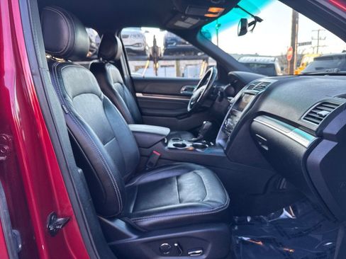 Used 2017 Ford Explorer Limited image 28