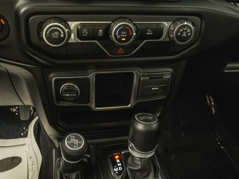 Used 2021 Jeep Wrangler Unlimited Sport AWD/4WD image 27