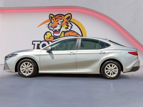 Used 2026 Toyota Camry LE FWD image 8