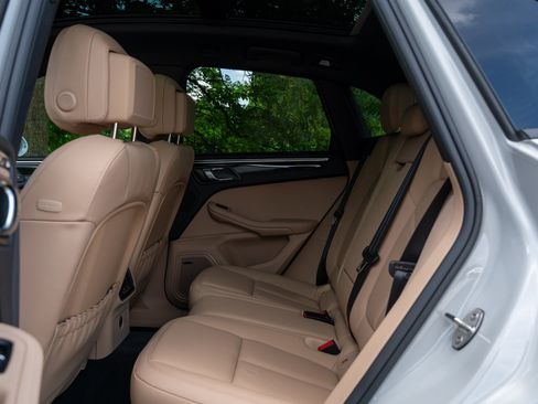 Certified 2026 Porsche Macan AWD/4WD image 33