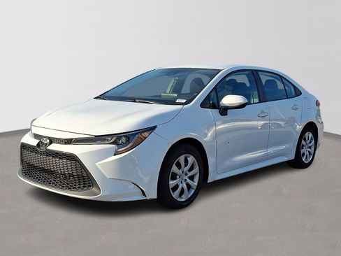 Used 2022 Toyota Corolla LE image 3