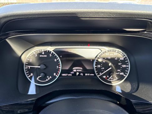 Used 2024 Nissan Pathfinder SV w/ SV Premium Package image 11