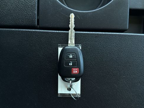 Used 2019 Toyota Tundra SR5 AWD/4WD image 23