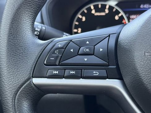 Used 2025 Nissan Altima 2.5 SV image 11