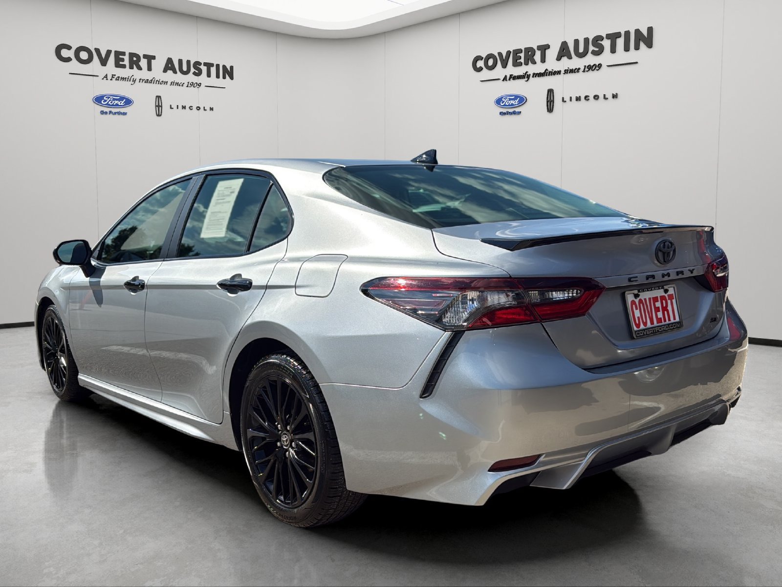 Used 2022 Toyota Camry SE w/ Carpet Mat Package (TMS) FWD image 3