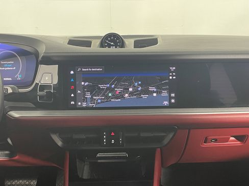 Used 2024 Porsche Cayenne Coupe image 19