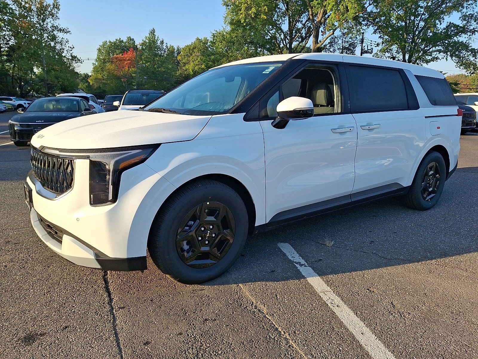New 2027 Kia Carnival LX FWD image 3