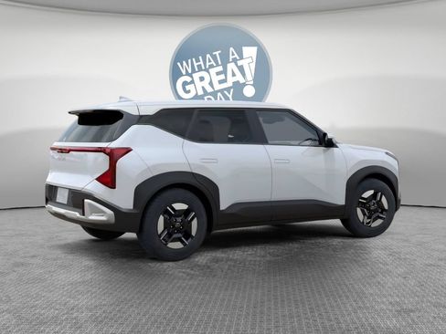 New 2027 Kia Seltos LX FWD image 6