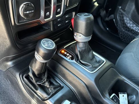 Used 2021 Jeep Wrangler Sport AWD/4WD image 23