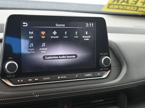 Used 2024 Nissan Rogue S FWD image 24