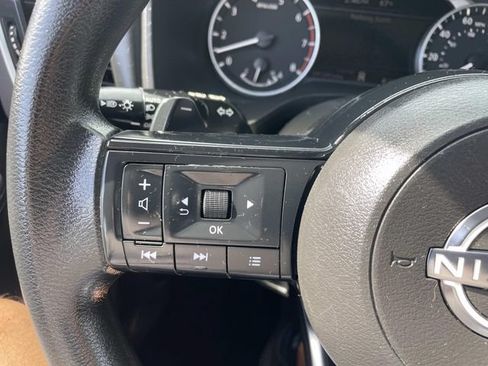 Used 2024 Nissan Rogue SV FWD image 31