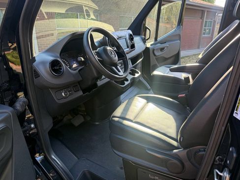 Used 2019 Mercedes-Benz Sprinter 170 image 35