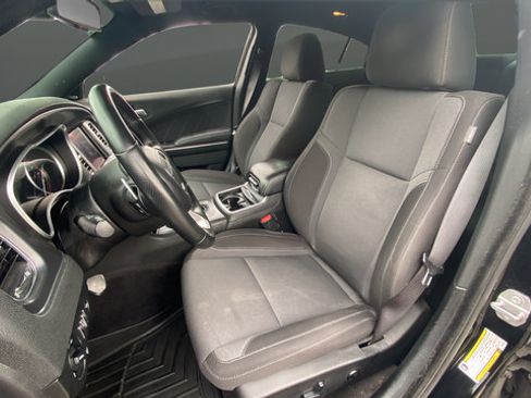 Used 2018 Dodge Charger R/T RWD image 9