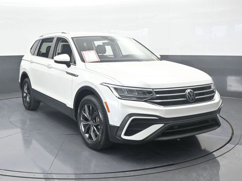 Used 2023 Volkswagen Tiguan SE image 9