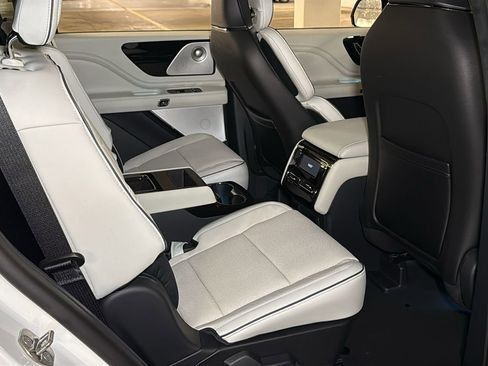 New 2026 Lincoln Aviator Black Label w/ Black Label Special Edition image 12