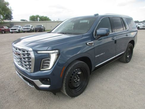 New 2026 GMC Yukon Denali w/ Denali Reserve Package AWD/4WD image 9
