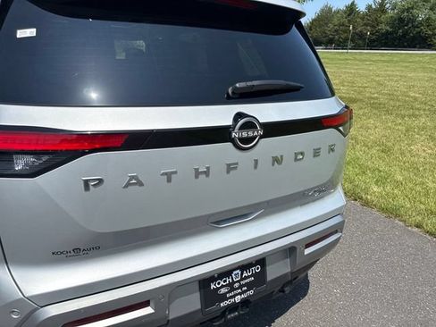 Used 2022 Nissan Pathfinder Platinum w/ Cargo Package AWD/4WD image 18