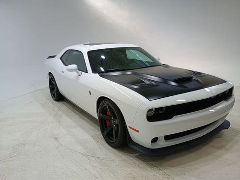 Used 2017 Dodge Challenger SRT Hellcat image 1