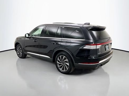 Used 2025 Lincoln Aviator AWD image 5