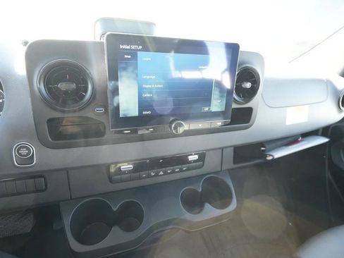Used 2025 Mercedes-Benz Sprinter 2500 image 18