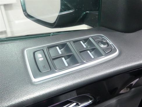 Used 2019 Jaguar F-PACE S image 20