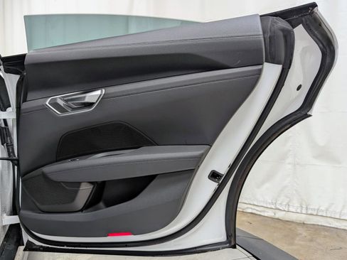 Used 2022 Audi e-tron GT Premium Plus image 22